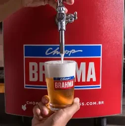 Chopp sendo servido